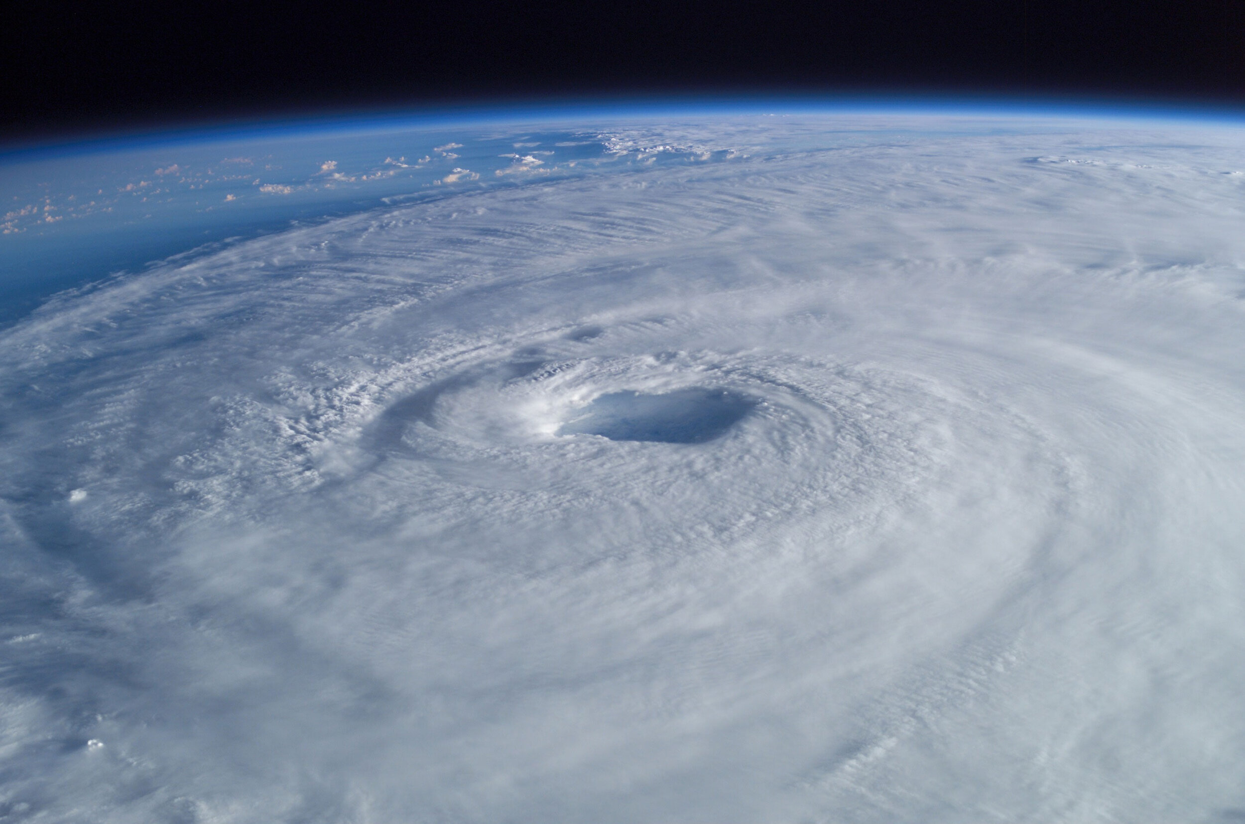 一个热带气旋的鸟瞰图.jpg