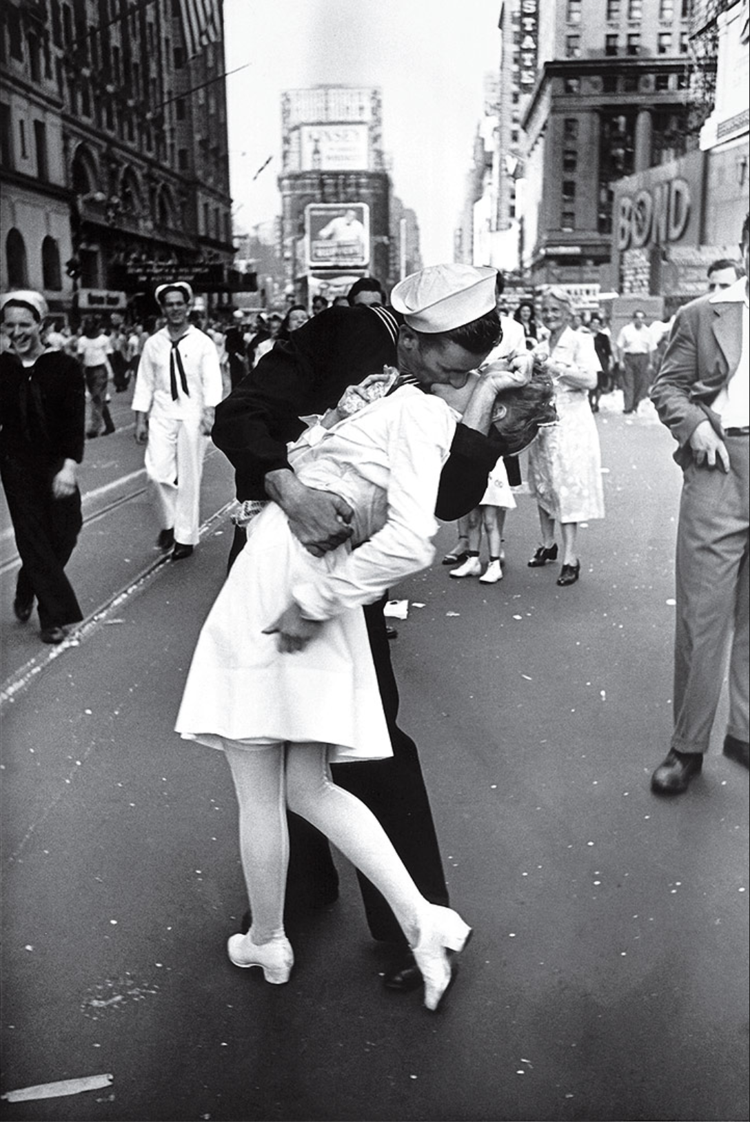 V-J Day in Times Square by Alfred Eisenstaedt - Story Behind the Photograph — about photography blog