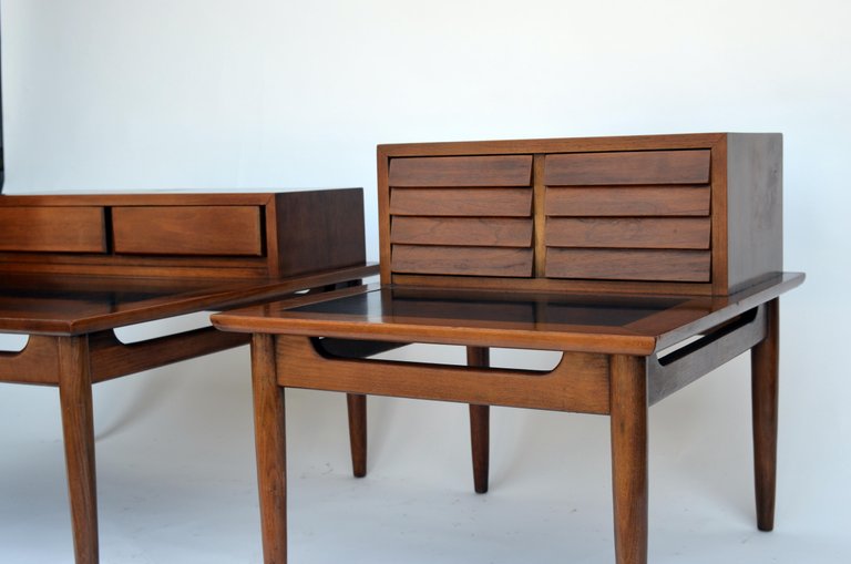 Chic Pair Of Mid Century Side Tables By American Of Martinsville