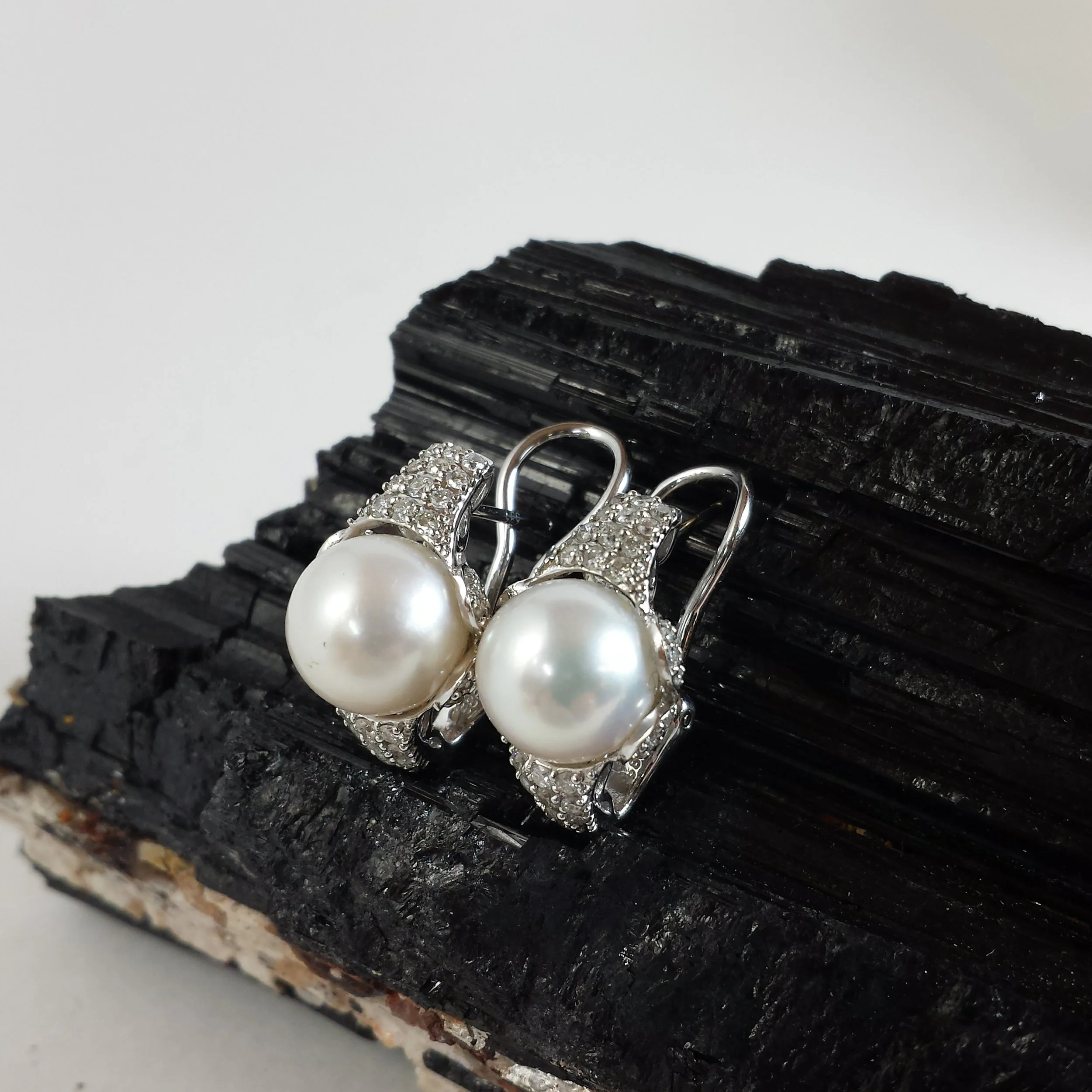 14kt White Gold Mabe Pearl And Diamond Earrings Renaissance Jewelers 14kt White Gold Mabe Pearl And Diamond Earrings Renaissance Jewelers