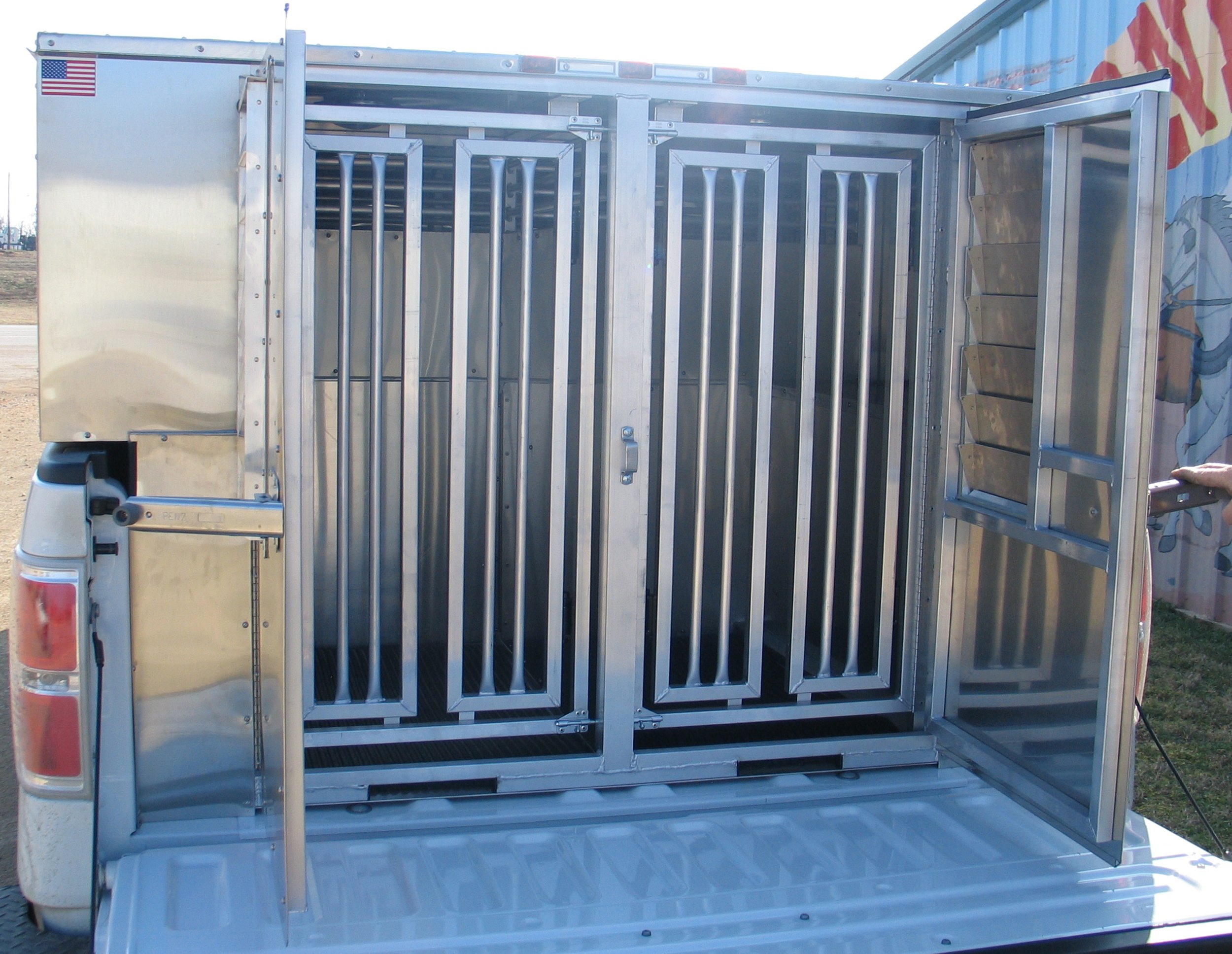 jones dog box