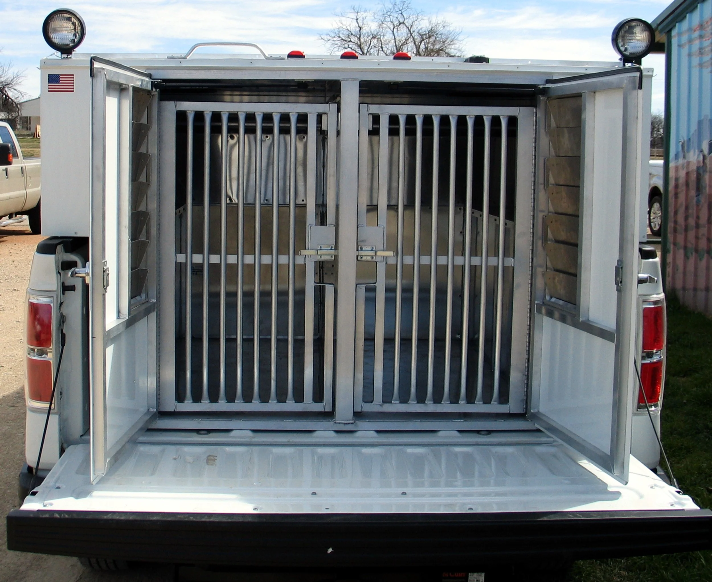 jones dog box