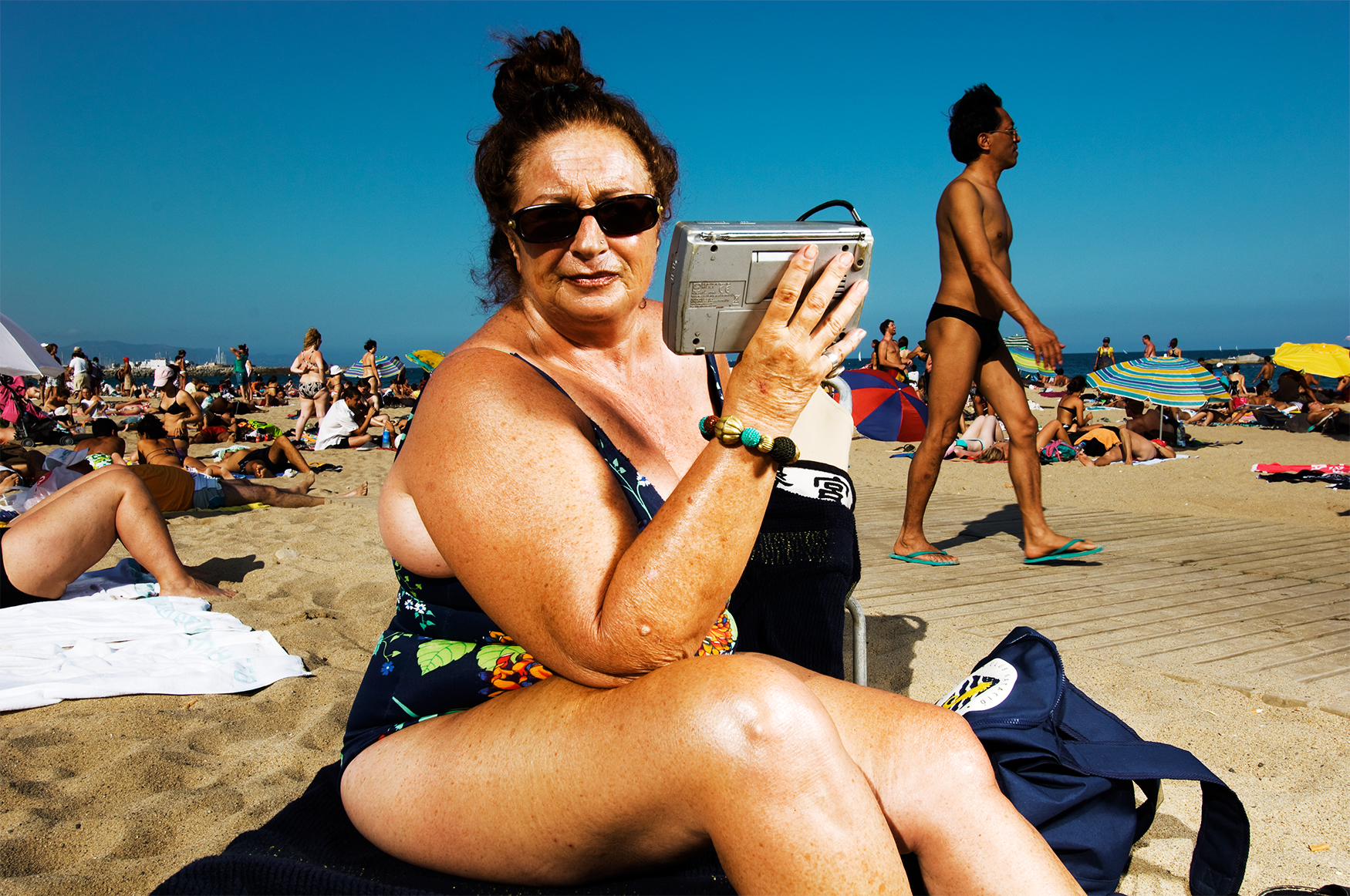 Зрелая жена на диком пляже