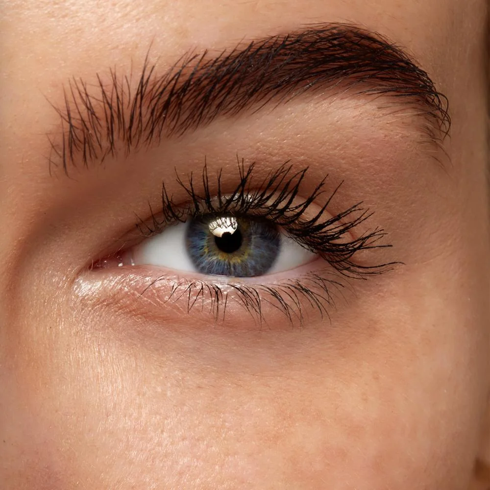 eyes with mascara