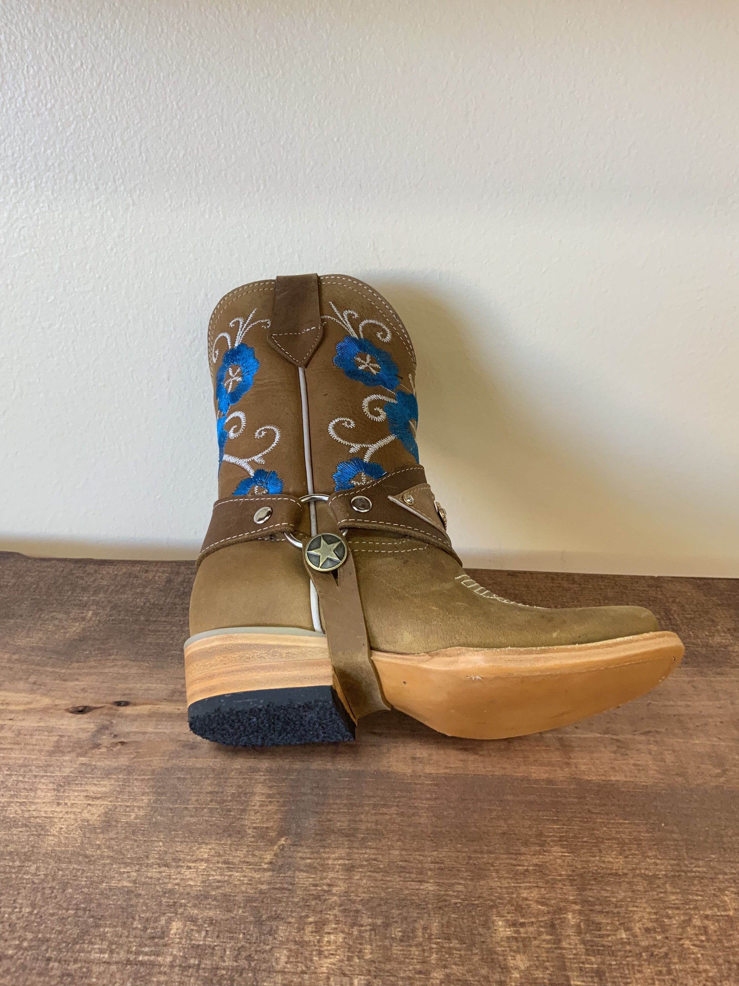 cowboy boots with roses