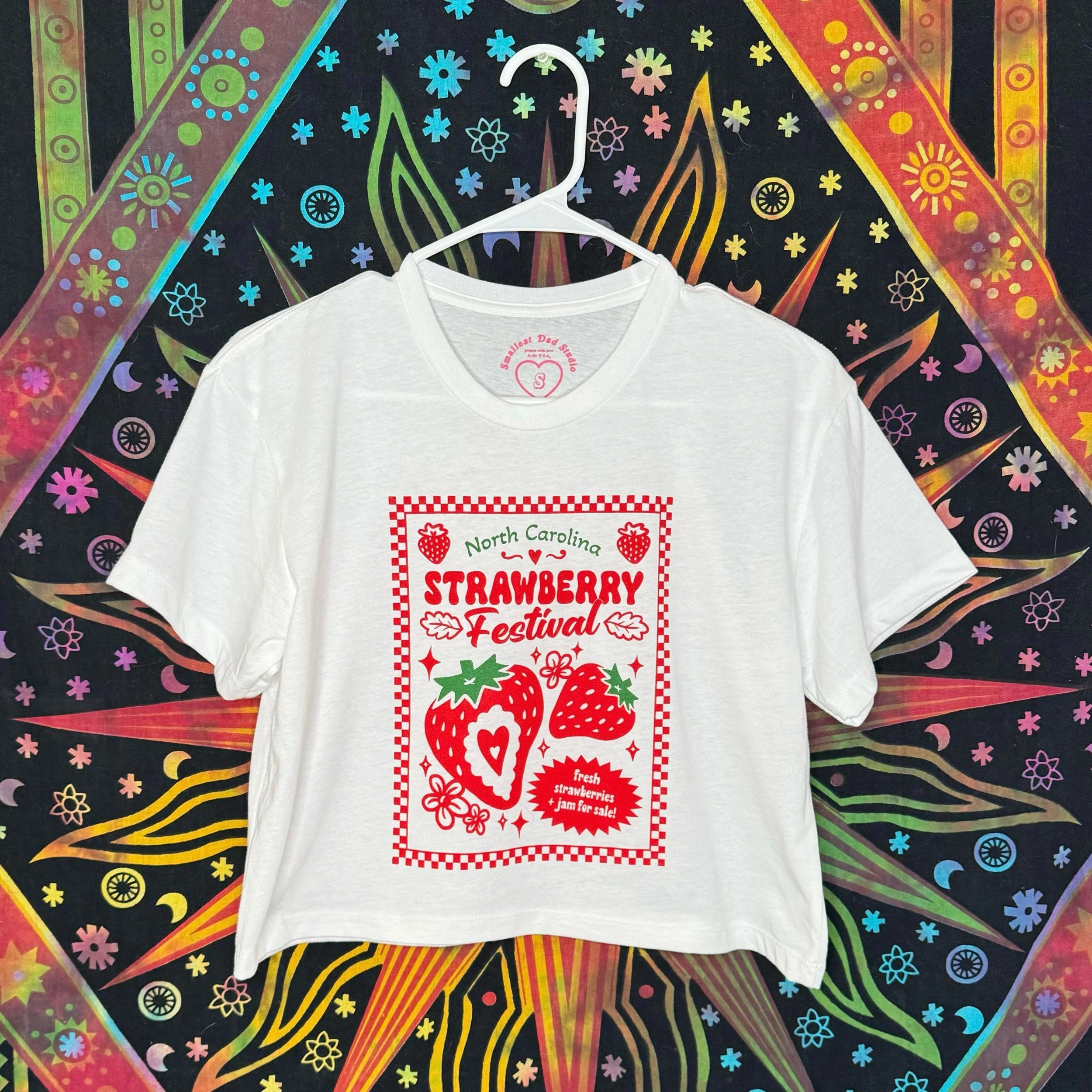◆ITZAVIBE◆ STRAWBERRY LOGO CROP T SHIRT IBB25WT01WH STRAWBERRY LOGO CROP T SHIRT - ITZAVIBE | 60% - Asian