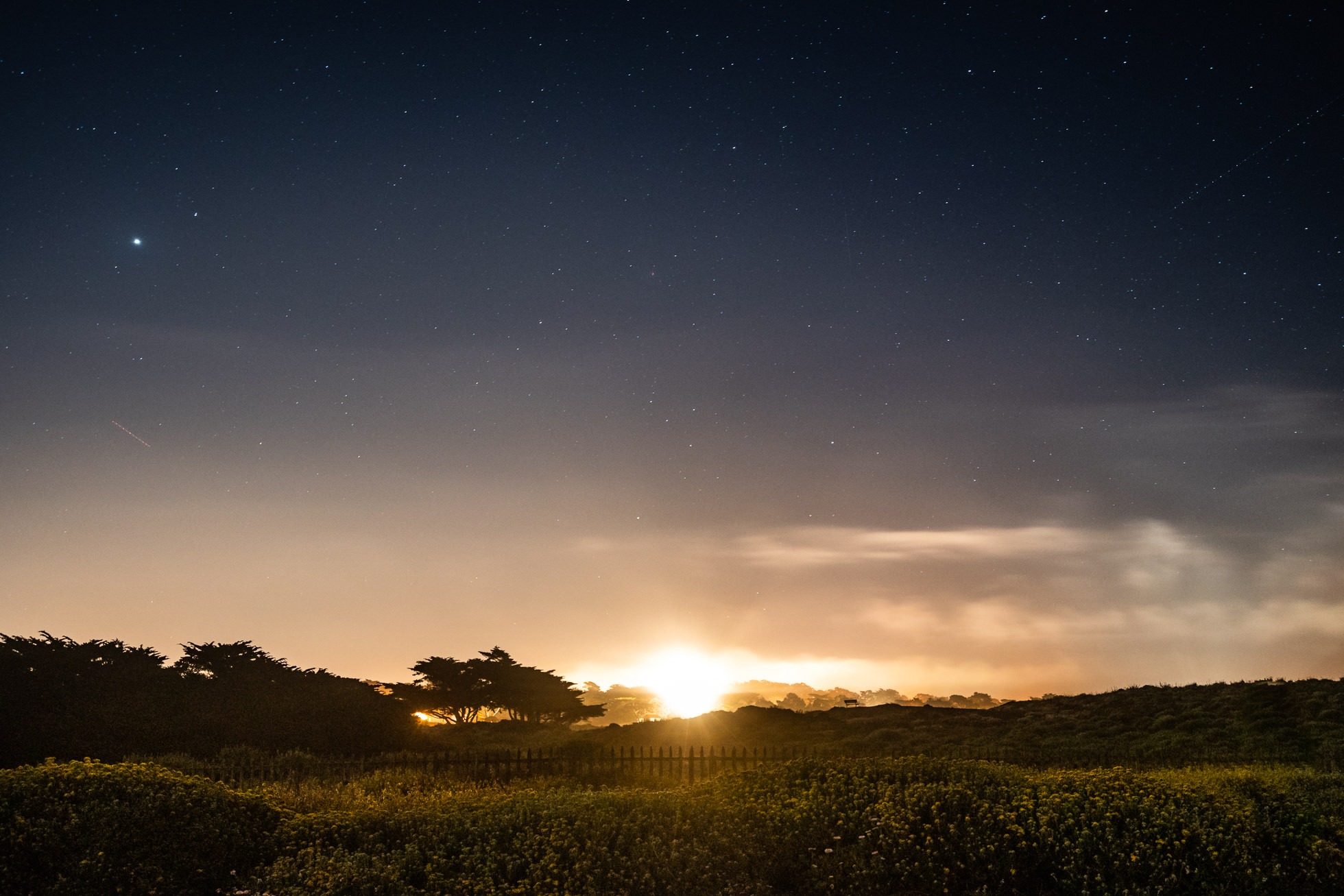 在点Pinos灯塔,Pacific Grove,CA的夜空