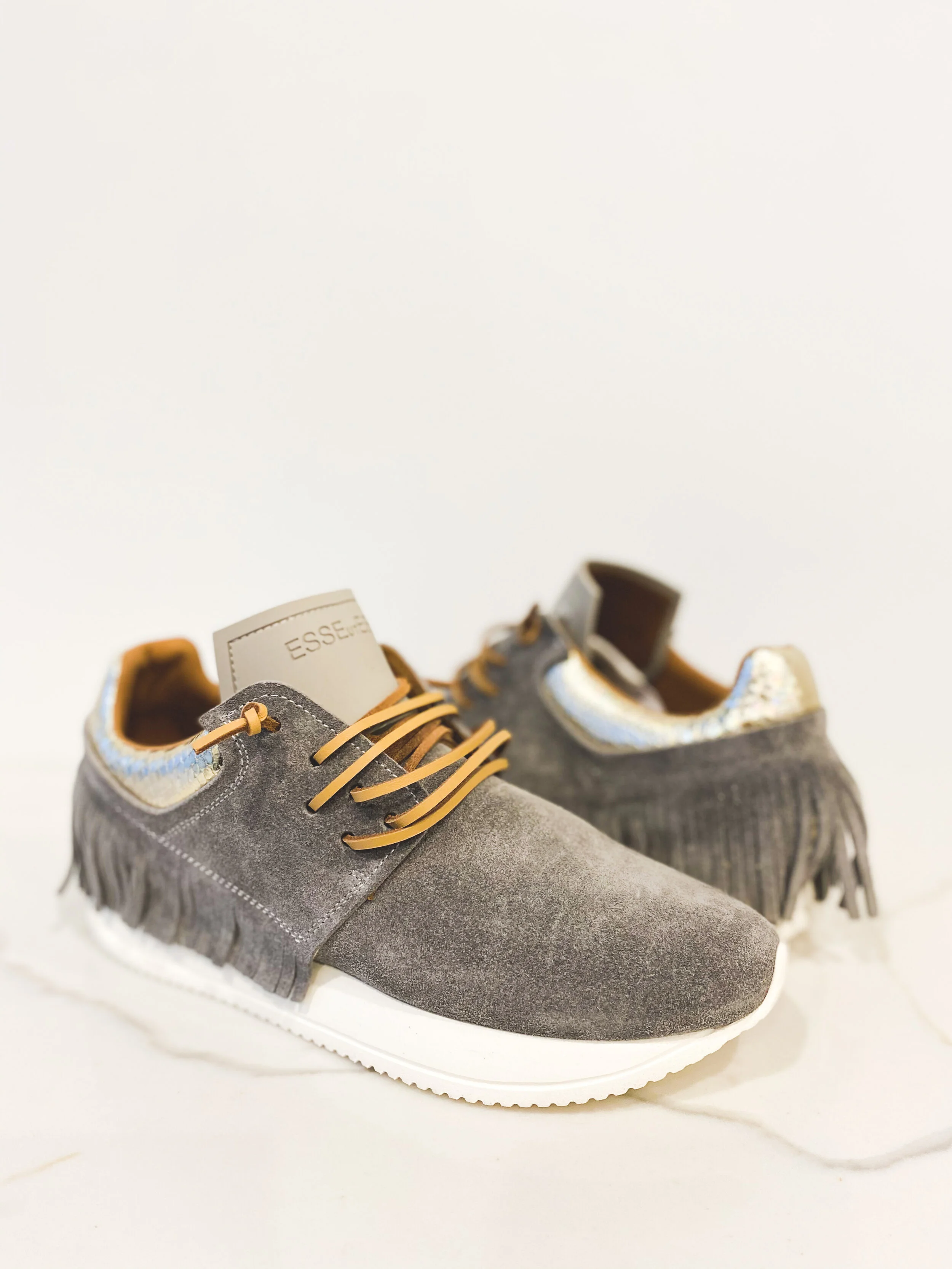esseutesse leather fringe sneaker