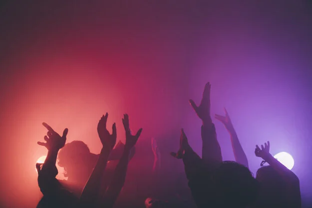 手人群-disco_23-2147717087.jpg