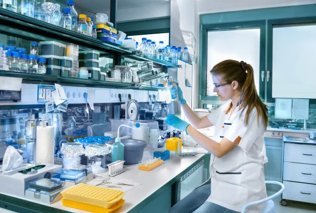 young-scientist-works-modern-laboratory_87646-999.jpg