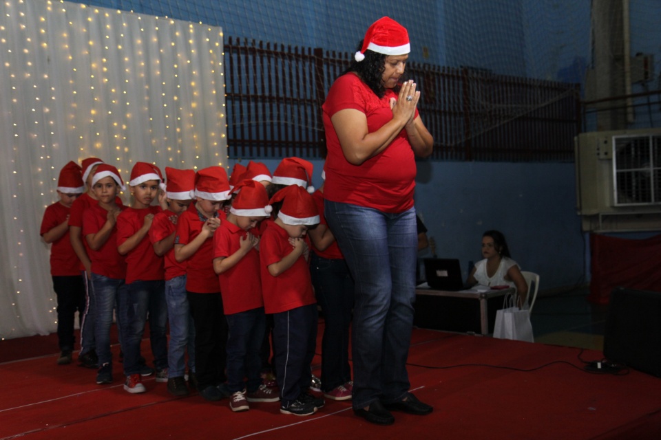 Cantata CEART - 2018- Professores e 1° e 2° B Cantata CEART - 2018- Professores e 1° e 2° B