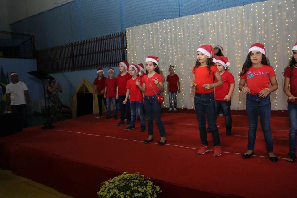 Cantata CEART - 2018- Professores e 1° e 2° B Cantata CEART - 2018- Professores e 1° e 2° B