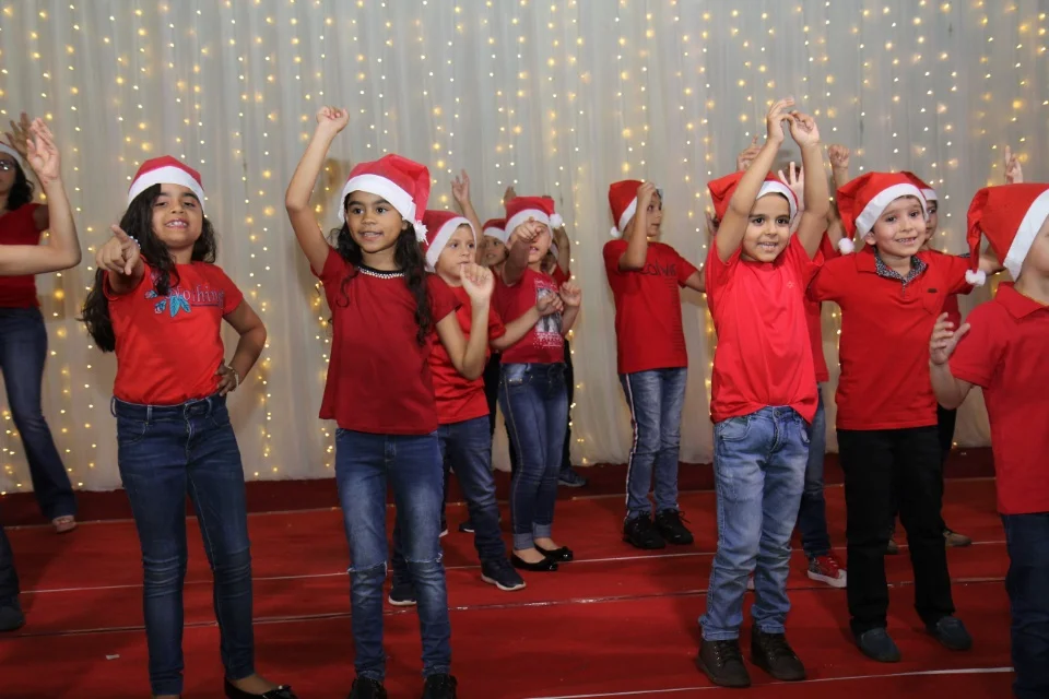 Cantata CEART - 2018- Professores e 1° e 2° B Cantata CEART - 2018- Professores e 1° e 2° B