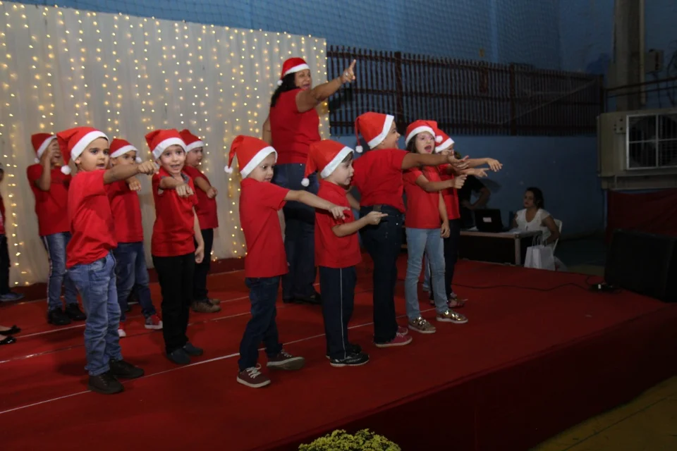 Cantata CEART - 2018- Professores e 1° e 2° B Cantata CEART - 2018- Professores e 1° e 2° B