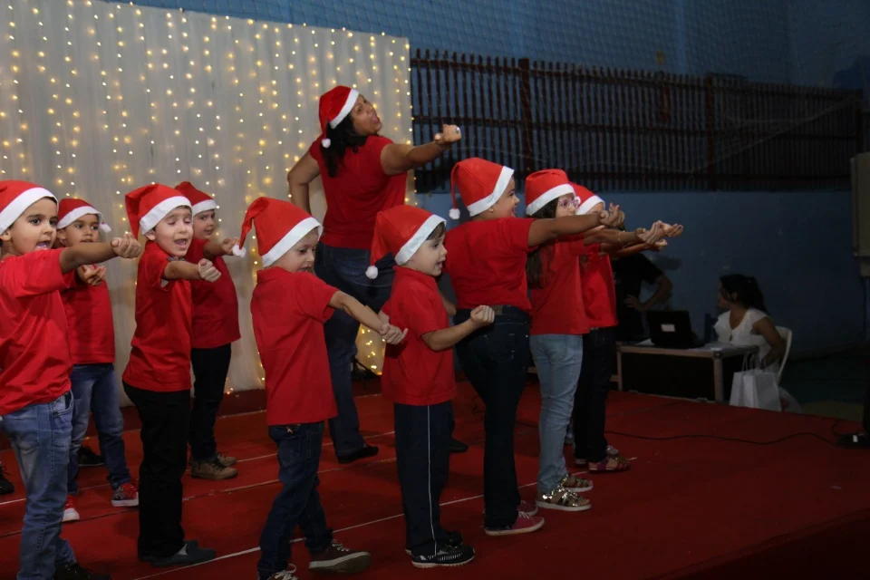 Cantata CEART - 2018- Professores e 1° e 2° B Cantata CEART - 2018- Professores e 1° e 2° B