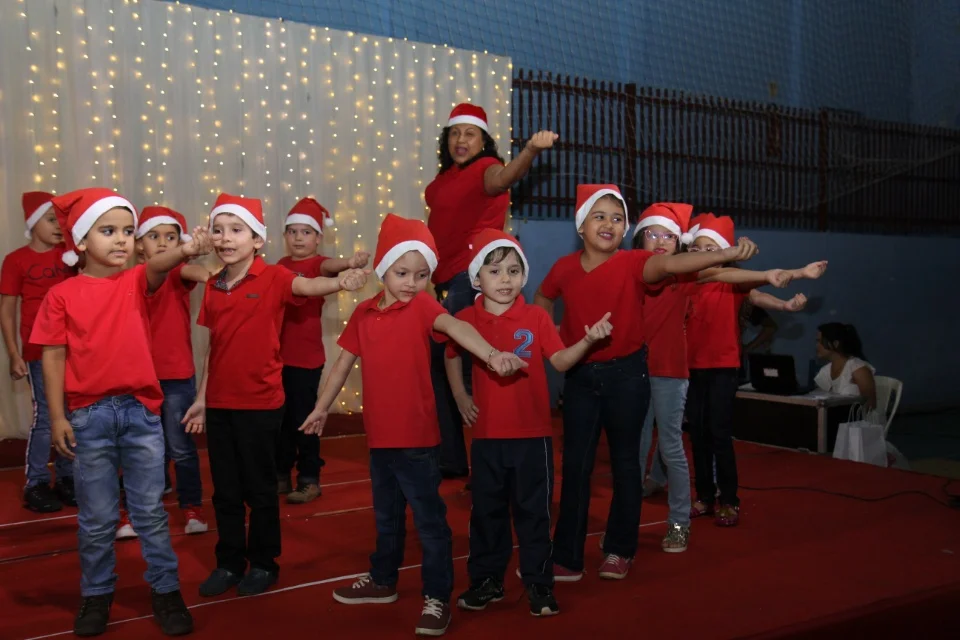 Cantata CEART - 2018- Professores e 1° e 2° B Cantata CEART - 2018- Professores e 1° e 2° B