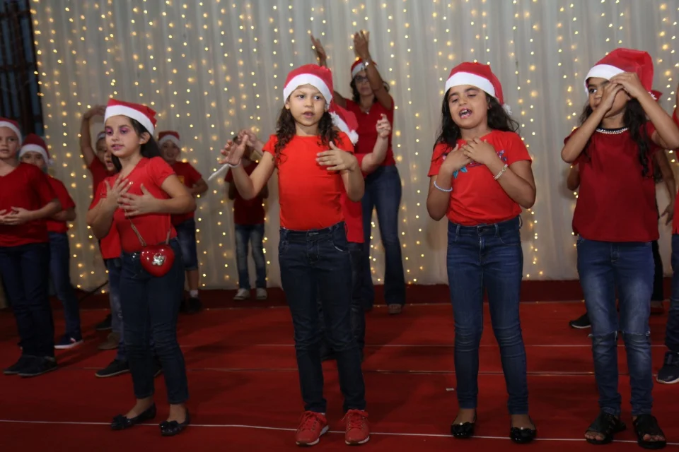 Cantata CEART - 2018- Professores e 1° e 2° B Cantata CEART - 2018- Professores e 1° e 2° B
