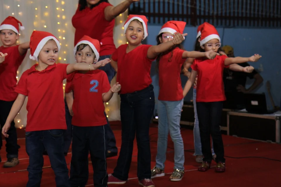 Cantata CEART - 2018- Professores e 1° e 2° B Cantata CEART - 2018- Professores e 1° e 2° B