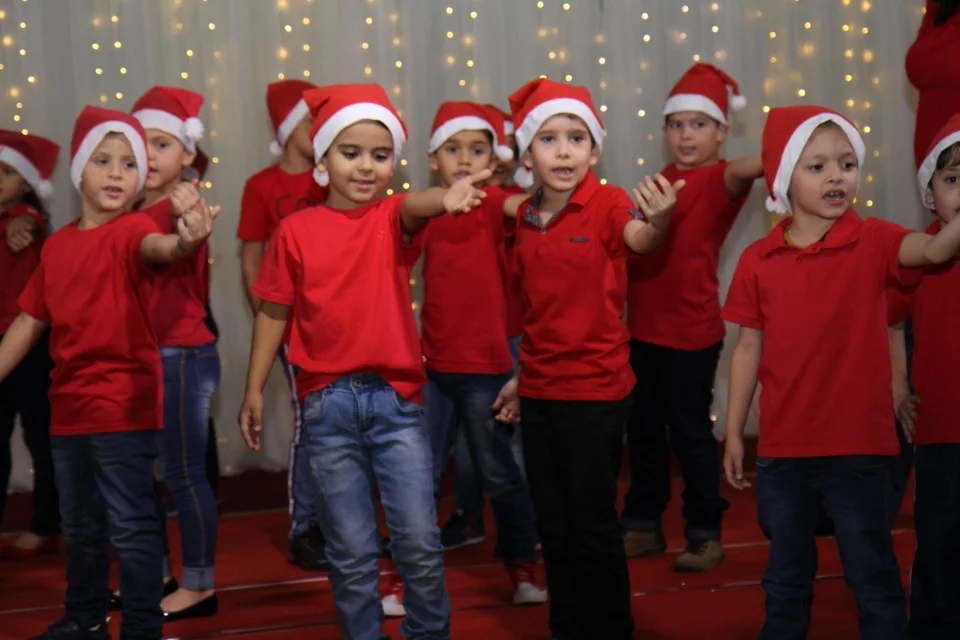 Cantata CEART - 2018- Professores e 1° e 2° B Cantata CEART - 2018- Professores e 1° e 2° B