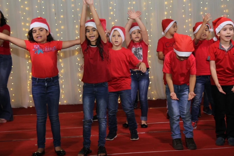 Cantata CEART - 2018- Professores e 1° e 2° B Cantata CEART - 2018- Professores e 1° e 2° B