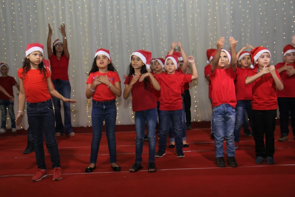Cantata CEART - 2018- Professores e 1° e 2° B Cantata CEART - 2018- Professores e 1° e 2° B