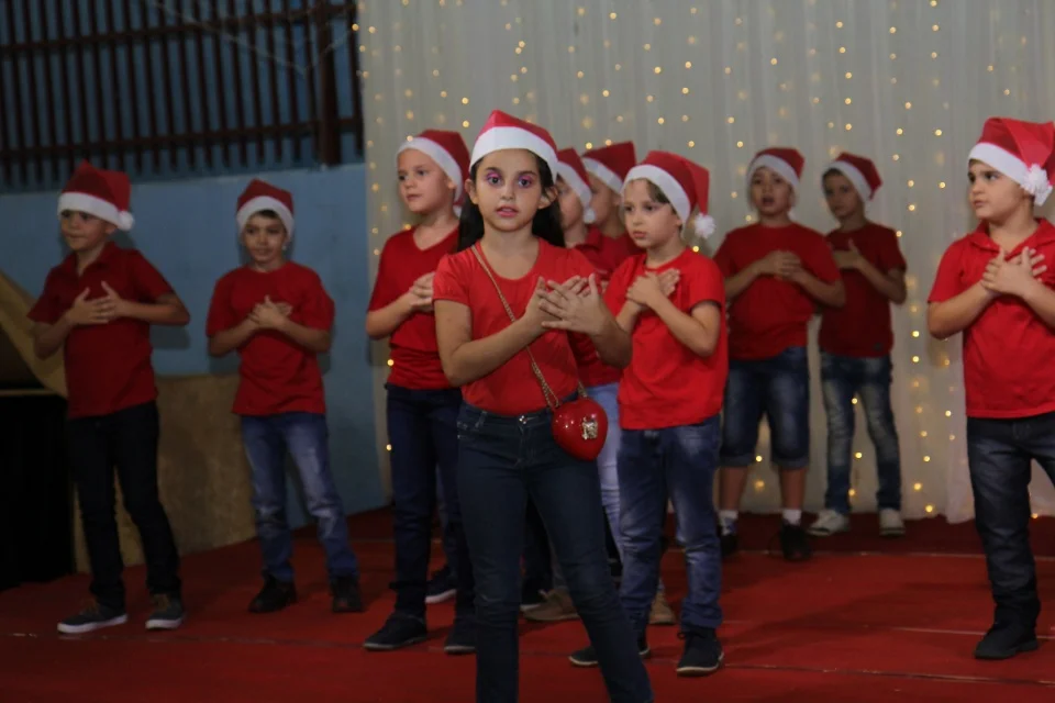 Cantata CEART - 2018- Professores e 1° e 2° B Cantata CEART - 2018- Professores e 1° e 2° B