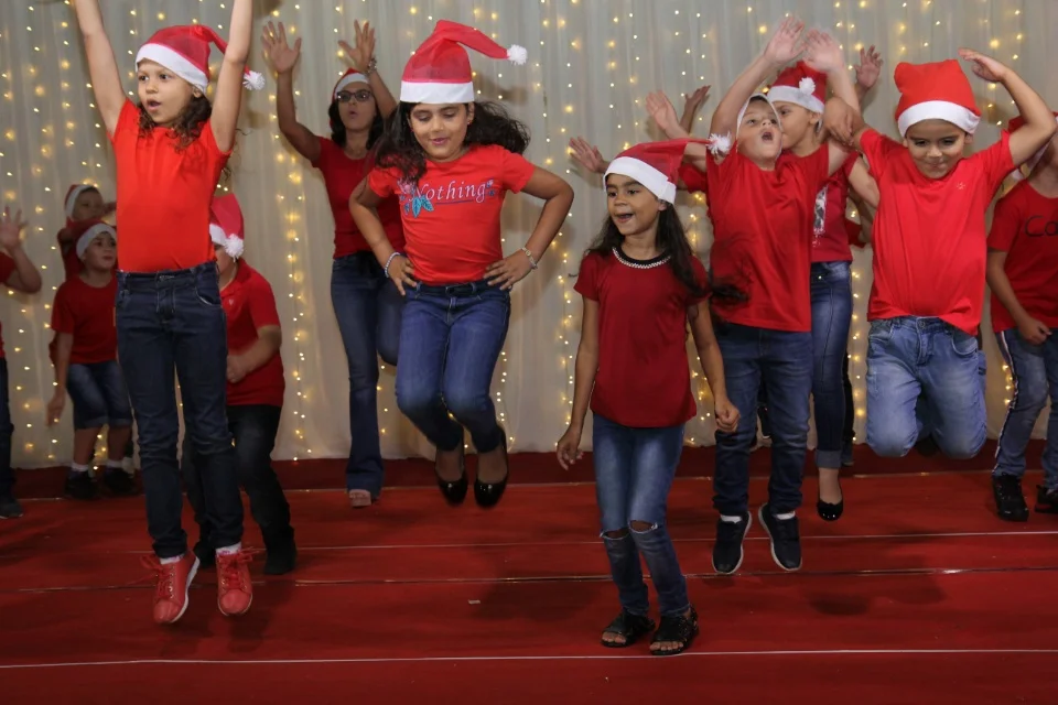 Cantata CEART - 2018- Professores e 1° e 2° B Cantata CEART - 2018- Professores e 1° e 2° B