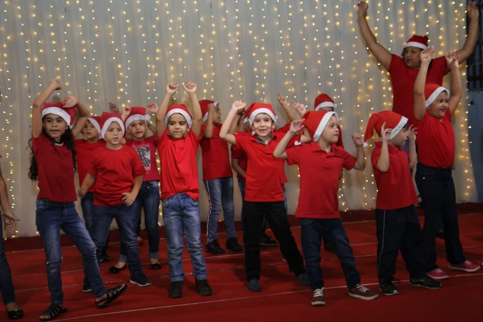 Cantata CEART - 2018- Professores e 1° e 2° B Cantata CEART - 2018- Professores e 1° e 2° B