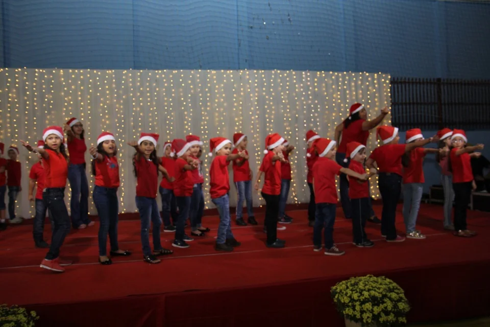 Cantata CEART - 2018- Professores e 1° e 2° B Cantata CEART - 2018- Professores e 1° e 2° B