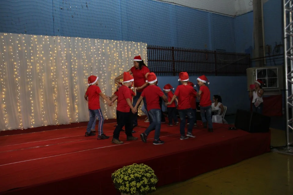 Cantata CEART - 2018- Professores e 1° e 2° B Cantata CEART - 2018- Professores e 1° e 2° B
