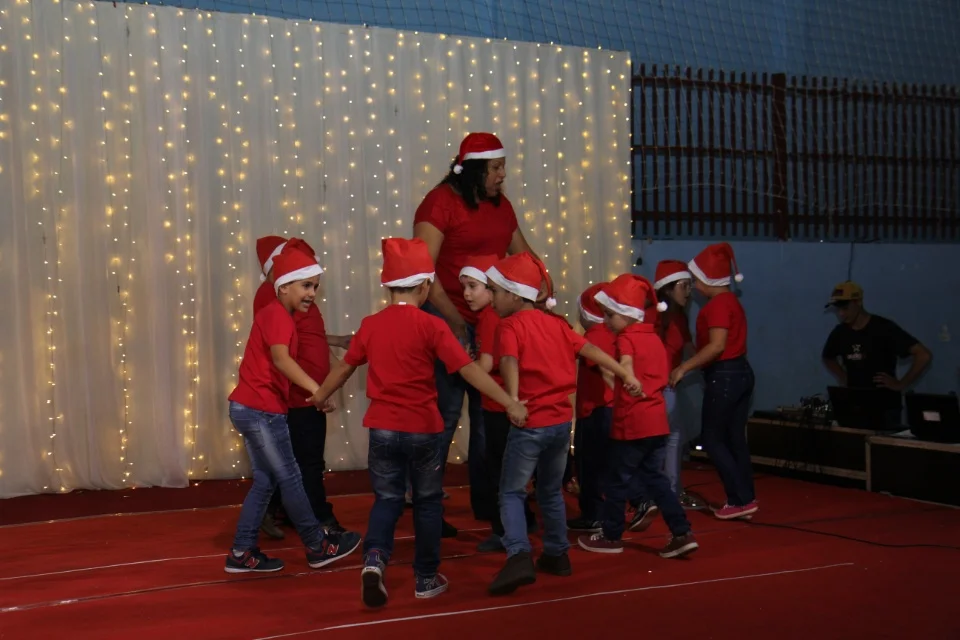 Cantata CEART - 2018- Professores e 1° e 2° B Cantata CEART - 2018- Professores e 1° e 2° B