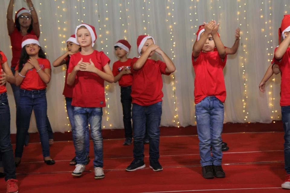 Cantata CEART - 2018- Professores e 1° e 2° B Cantata CEART - 2018- Professores e 1° e 2° B