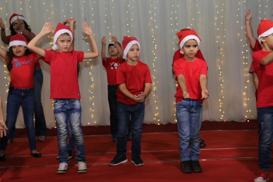 Cantata CEART - 2018- Professores e 1° e 2° B Cantata CEART - 2018- Professores e 1° e 2° B
