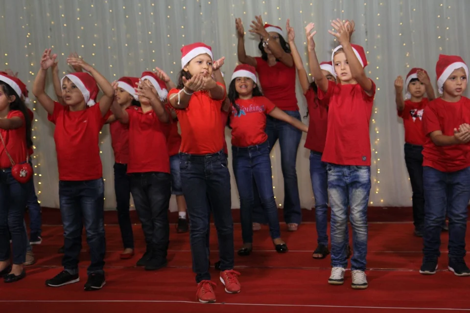Cantata CEART - 2018- Professores e 1° e 2° B Cantata CEART - 2018- Professores e 1° e 2° B