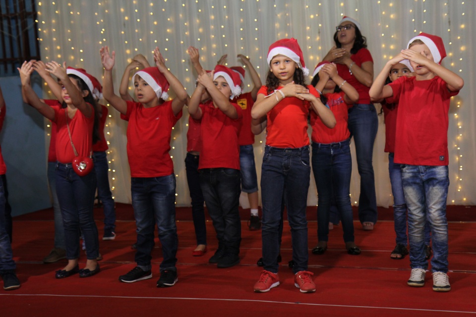 Cantata CEART - 2018- Professores e 1° e 2° B Cantata CEART - 2018- Professores e 1° e 2° B