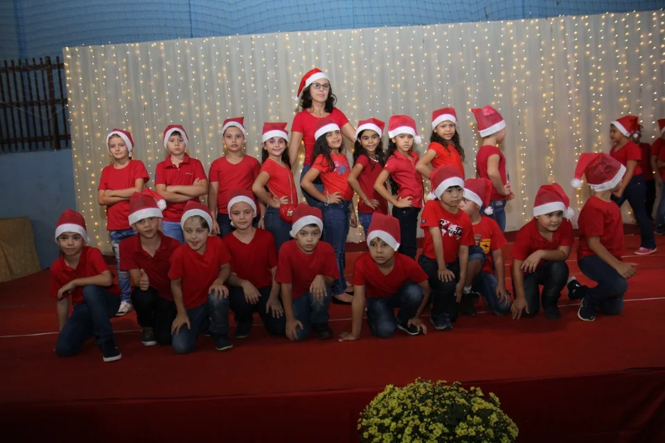 Cantata CEART - 2018- Professores e 1° e 2° B Cantata CEART - 2018- Professores e 1° e 2° B