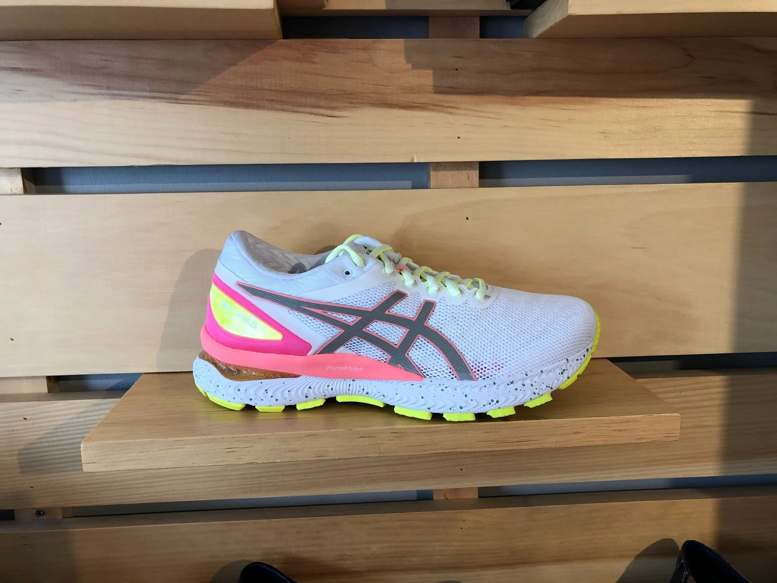 ASICS WOMENS GEL NIMBUS 22 LITE SHOW 1012A766-100 WHITE/SUN CORAL SIZE 6 ONLY — Alex and Lily's Shoe Shoppe ASICS WOMENS GEL NIMBUS 22 LITE SHOW 1012A766-100 WHITE/SUN CORAL SIZE 6 ONLY — Alex and Lily's Shoe Shoppe
