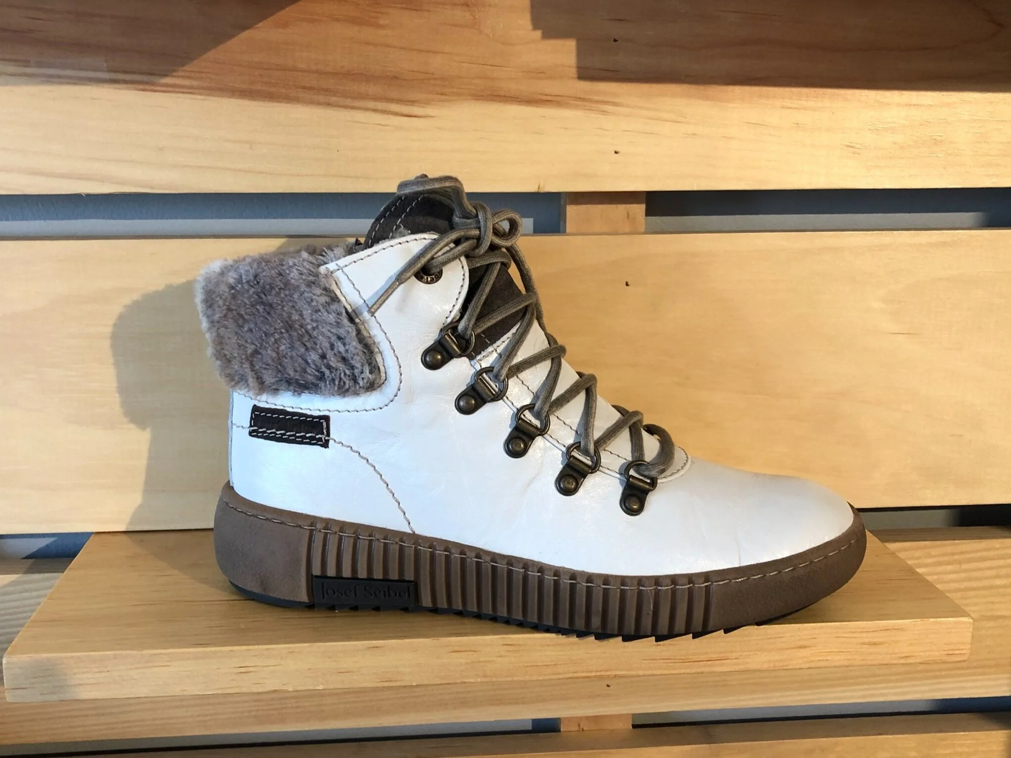 josef seibel maren 17 white