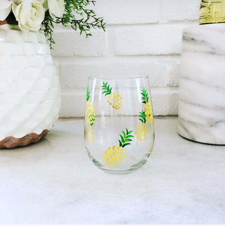 http://images.squarespace-cdn.com/content/v1/5d27d280a1ce850001ca150a/1573705899849-OIJ4DLE190CKUKF3EWMD/Pineapple+Wine+Glass+-+Stemless%2C+%2420.PNG