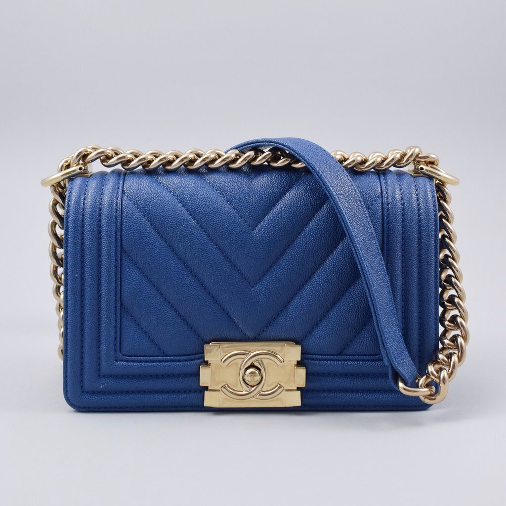 chanel le boy chevron