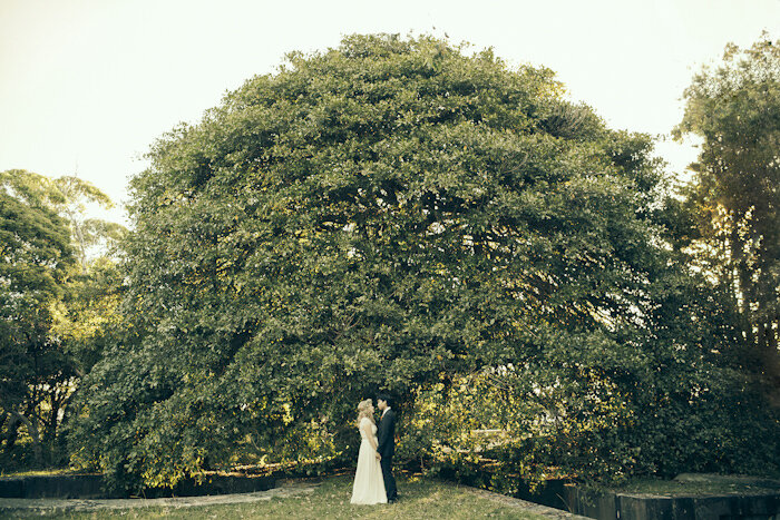 内蒙古体彩couple outside Australian Wedding