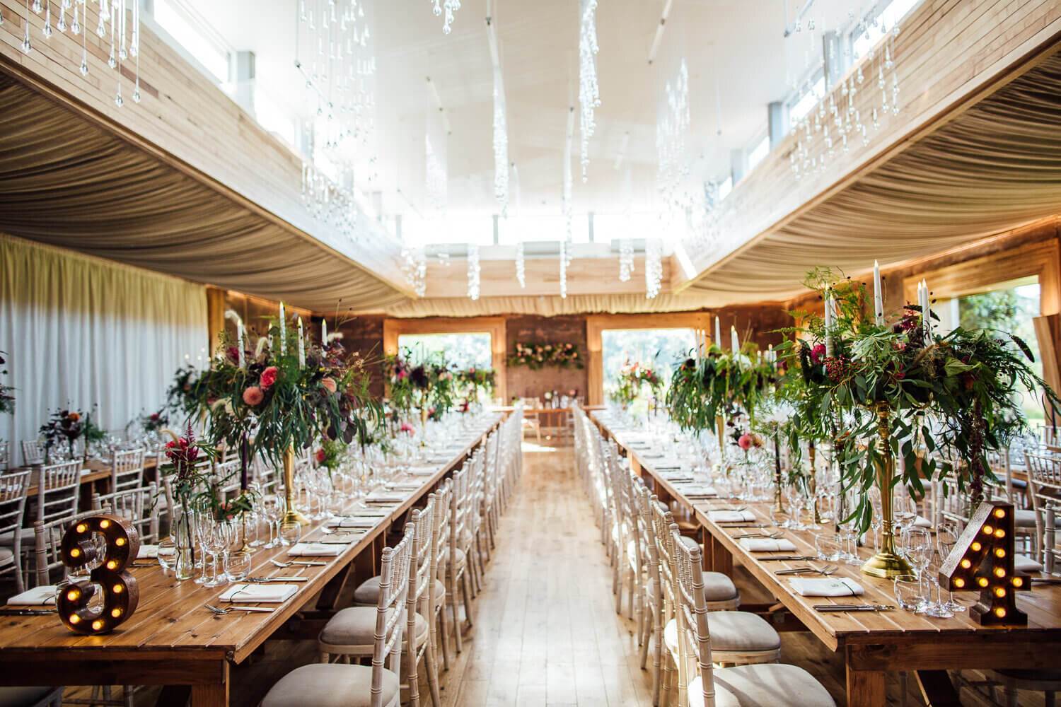 Beautiful stylish wedding reception planned for this luxury Cotswold wedding - Cotswold 婚礼Planner
