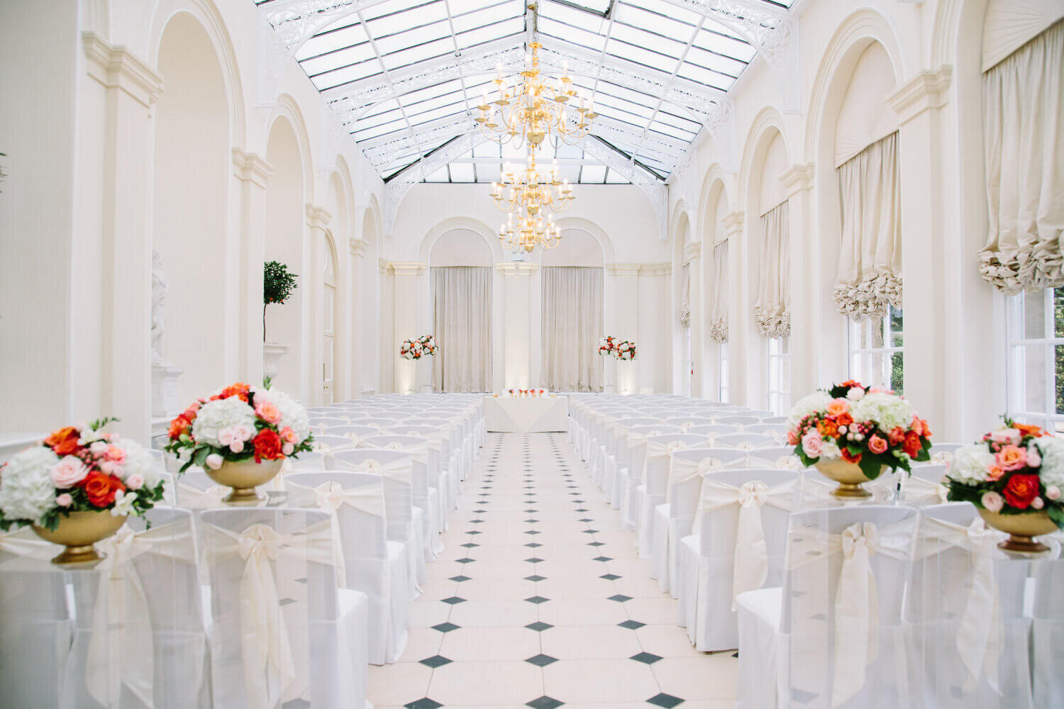 定制豪华婚礼策划师布伦海姆宫(Blenheim Palace)的橘园婚礼