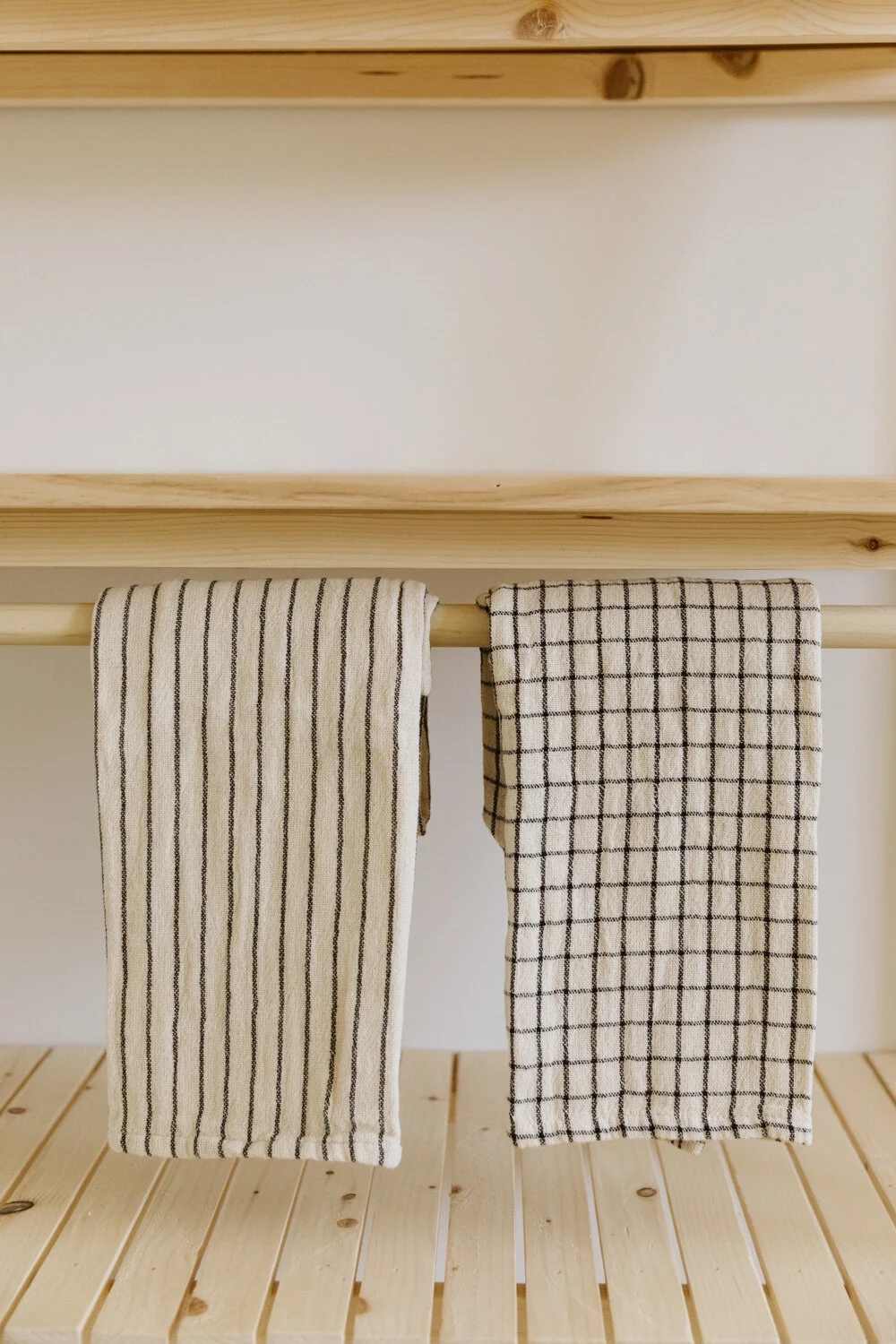 cream and black towels