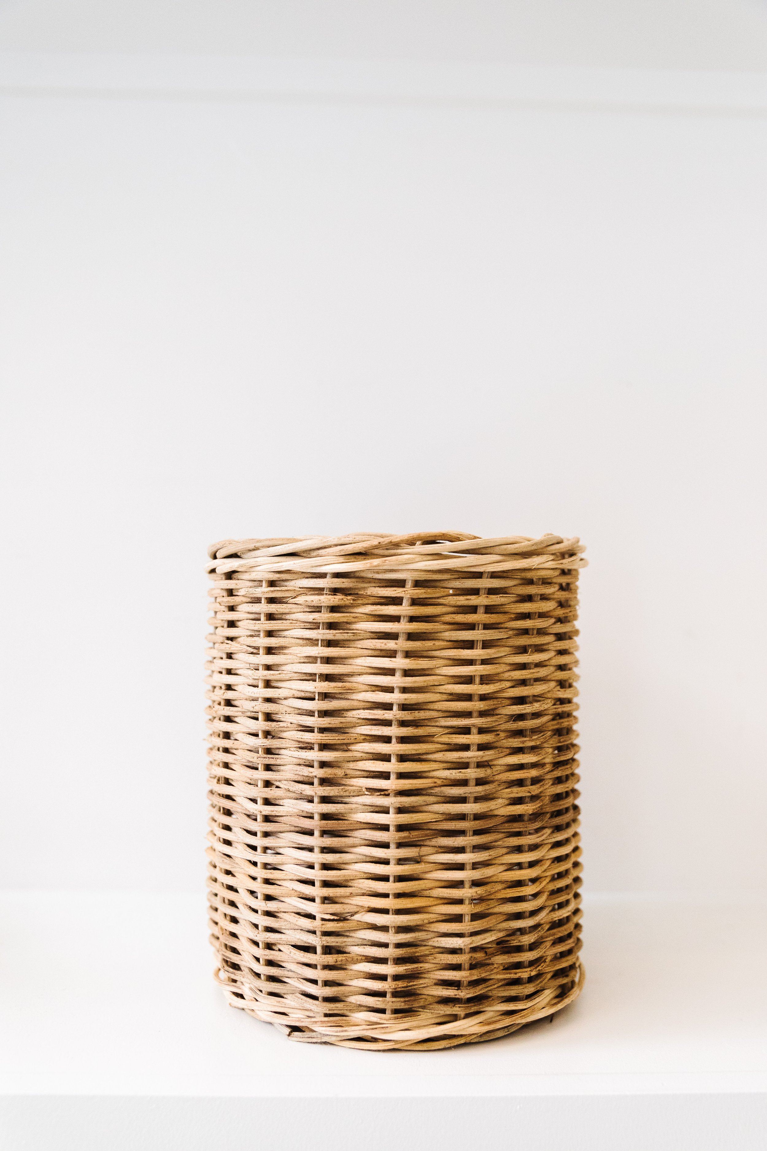 Wald Imports - Medium Light Brown Hand Woven Wicker Basket for Storage with  Handles - Woven Basket - Wicker Baskets for Picnics, Easter, Organizing