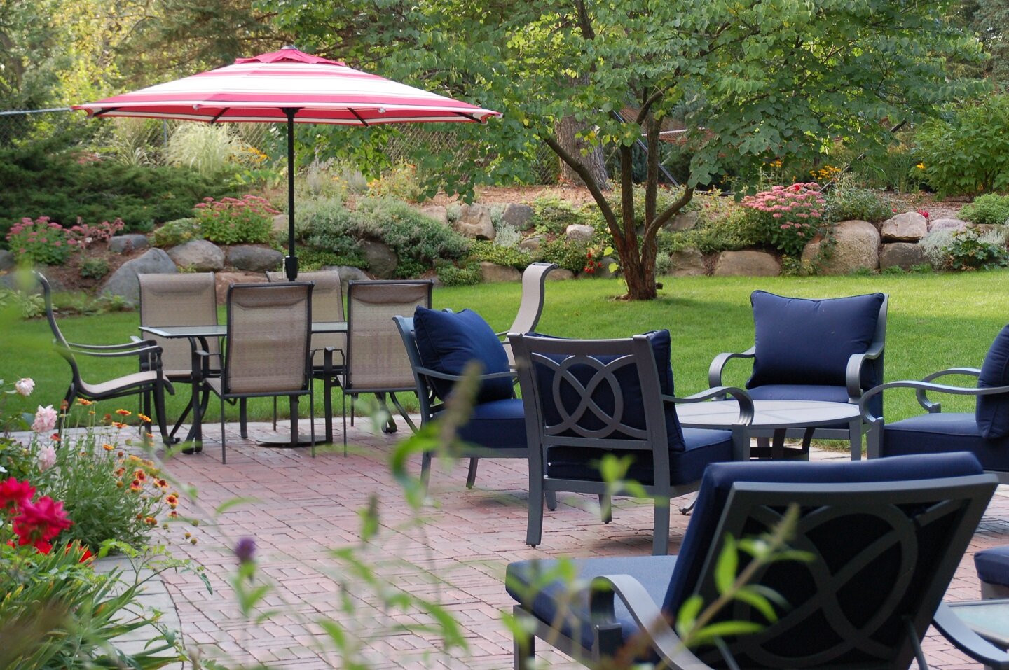 Landscape design in Middleton WI with outdoor furniture -landscaping near me Waunakee WI