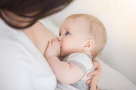 母乳喂养baby.jpg