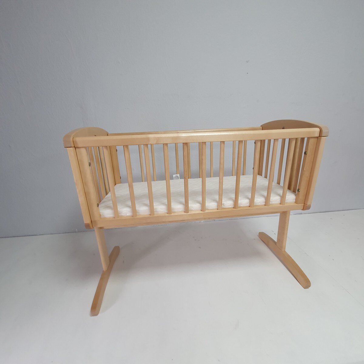 mothercare swinging crib