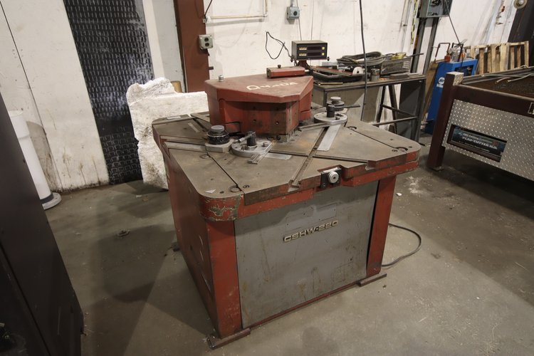 Amada CSHW-220型刻痕机