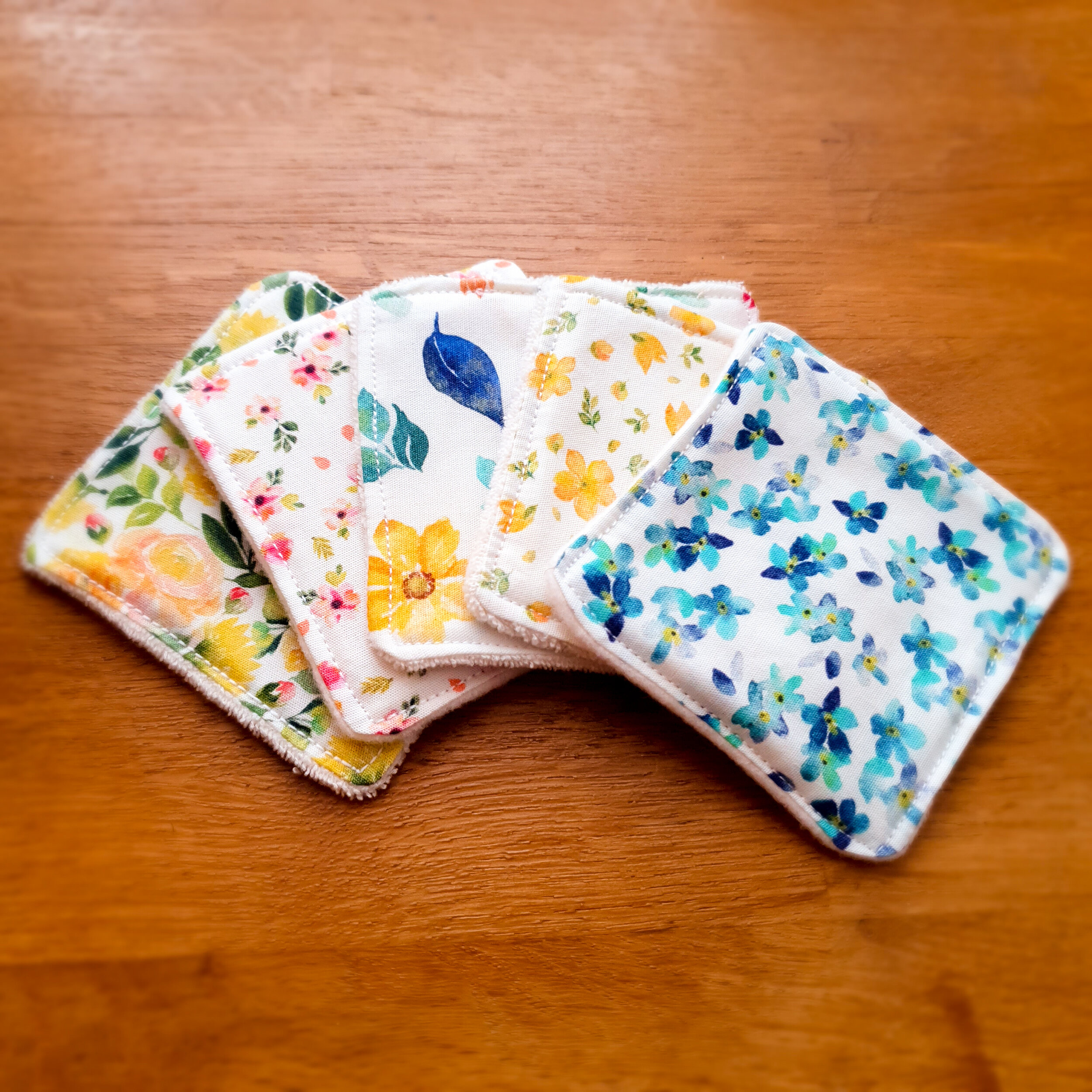 Lot de 5 Coton lavable bébé en coton bio fleuris et colorés — Atelier  Malherbe